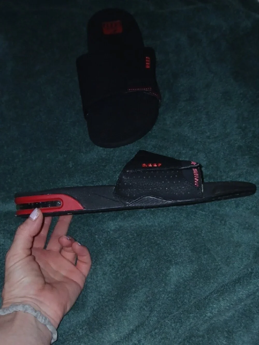 Reef Men’s Black & Red Fanning Slide Sandals Built In Bottle Opener Sz: 10
